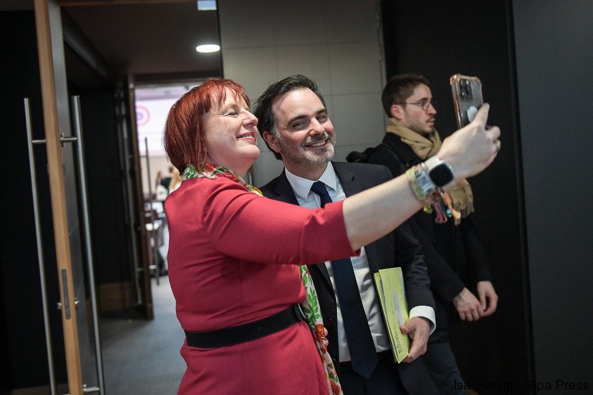 Dernière photo avec le ministre pour cette session Crédit Isa Harsin Sipa Press